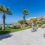 Plaka Beach Resort